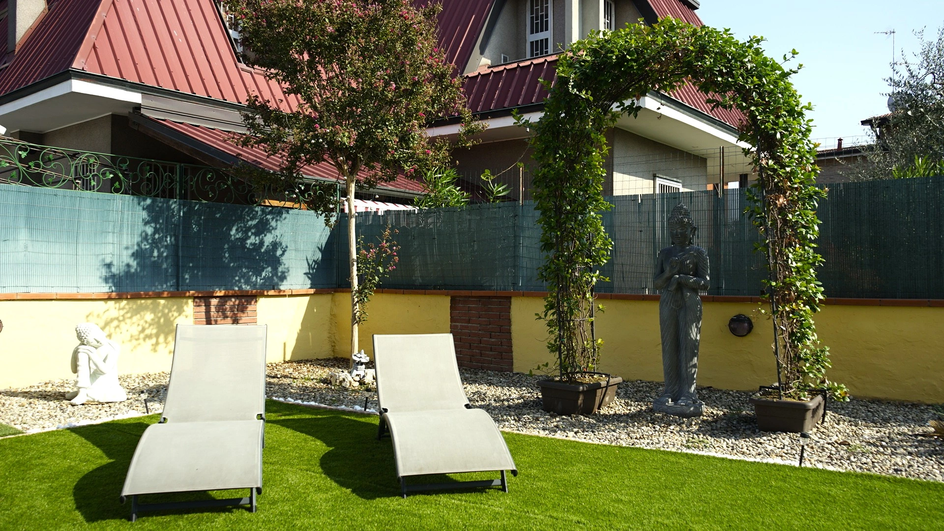 Area relax esterna dello studio Pilates